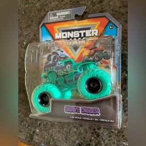 Monster Jam Series 38 Over Charged Grave Digger